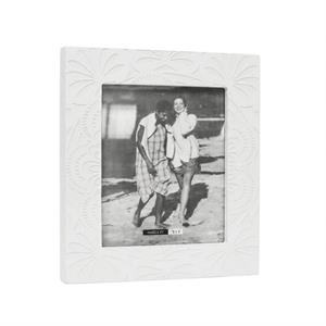 Portafoto Foglie intagliate in mdf bianco 22X28 | foto 14x19