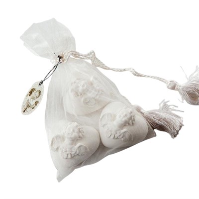 Sacchetto con tre cuori in gesso profumati 
